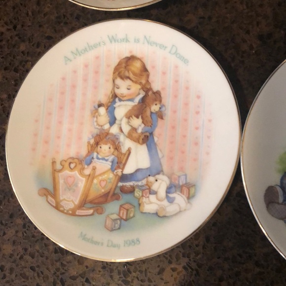 Vintage Avon 1980’s 1990’s Mother’s Day Plates - Picture 5 of 12